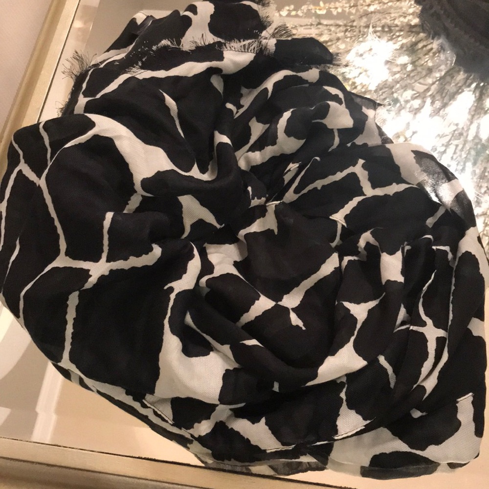 Black & White Scarf